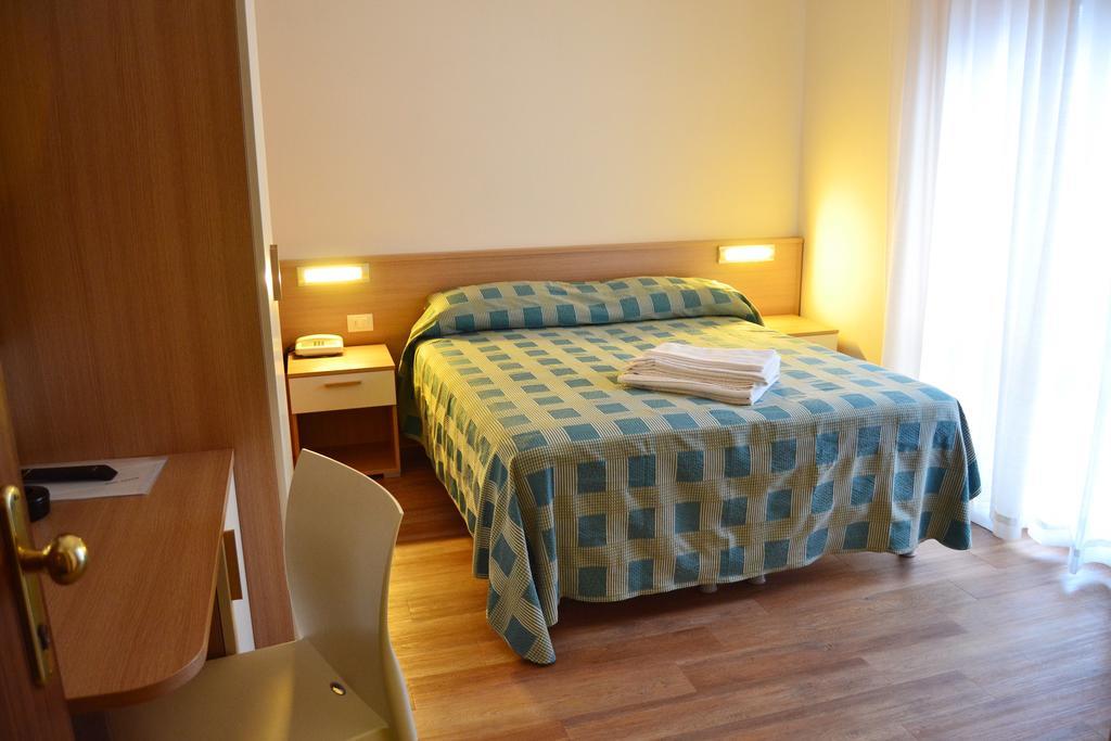 Hotel Midi Lido di Jesolo Exterior photo